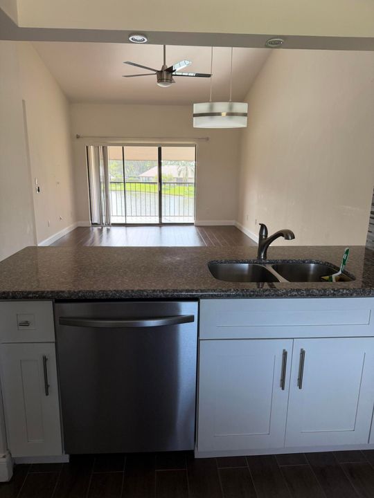 For Rent: $3,050 (2 beds, 2 baths, 1233 Square Feet)