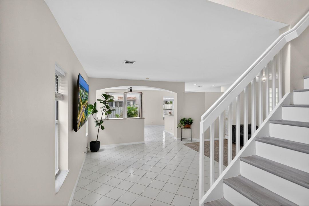 For Sale: $565,000 (4 beds, 2 baths, 2213 Square Feet)