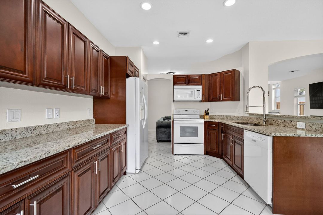 For Sale: $565,000 (4 beds, 2 baths, 2213 Square Feet)