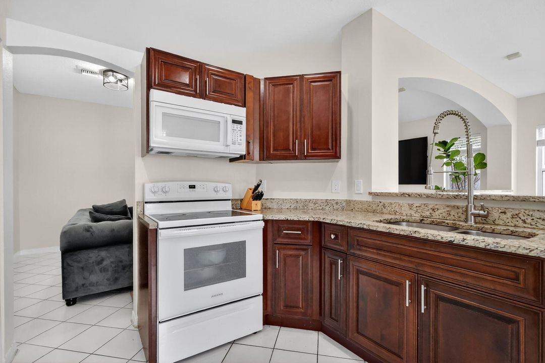 For Sale: $565,000 (4 beds, 2 baths, 2213 Square Feet)