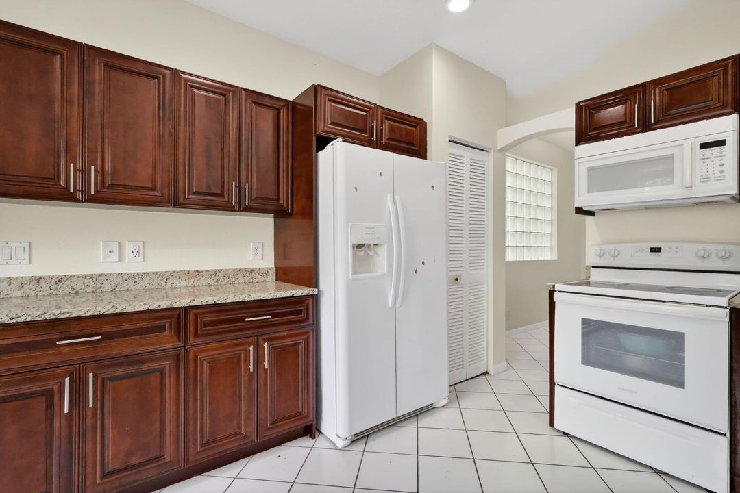 For Sale: $565,000 (4 beds, 2 baths, 2213 Square Feet)