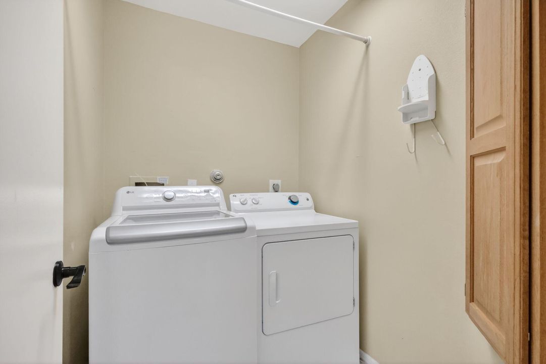 For Sale: $565,000 (4 beds, 2 baths, 2213 Square Feet)