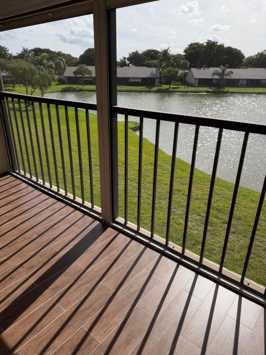 For Rent: $3,050 (2 beds, 2 baths, 1233 Square Feet)