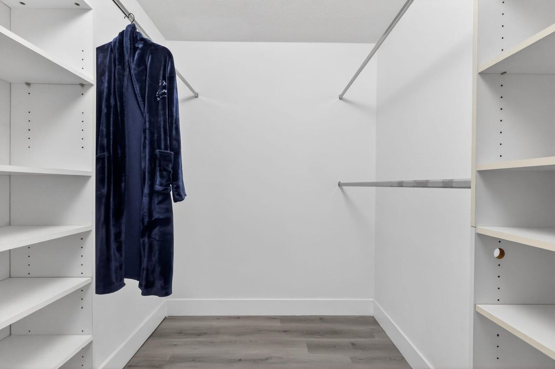 For Sale: $565,000 (4 beds, 2 baths, 2213 Square Feet)