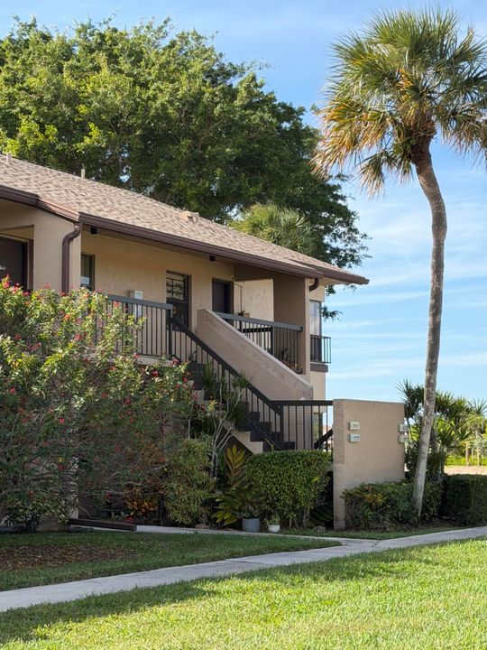 For Rent: $3,050 (2 beds, 2 baths, 1233 Square Feet)