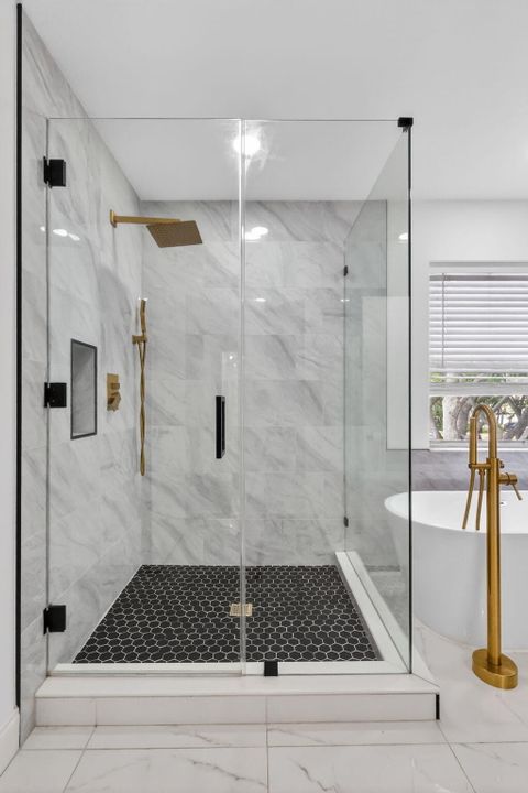 For Sale: $565,000 (4 beds, 2 baths, 2213 Square Feet)