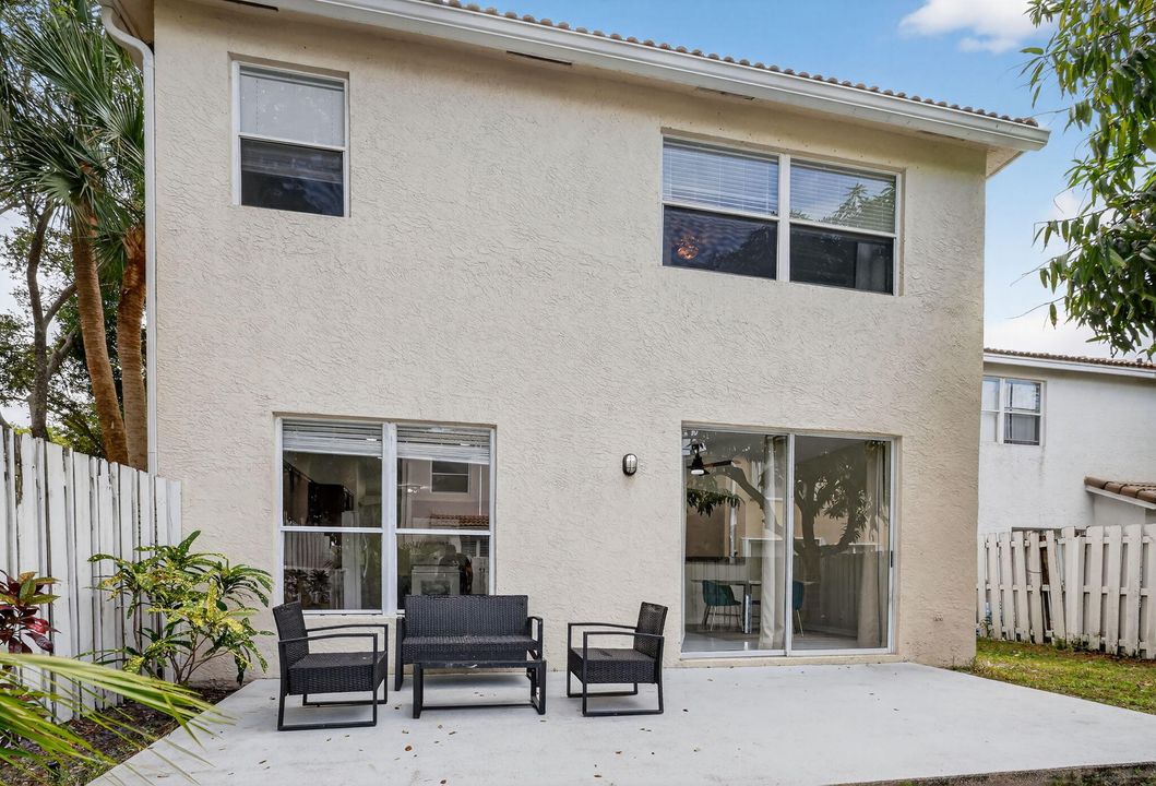 For Sale: $565,000 (4 beds, 2 baths, 2213 Square Feet)