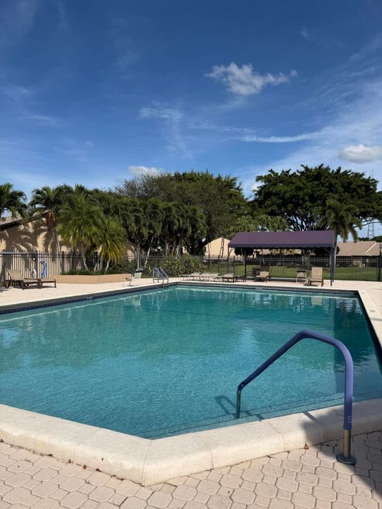 For Rent: $3,050 (2 beds, 2 baths, 1233 Square Feet)