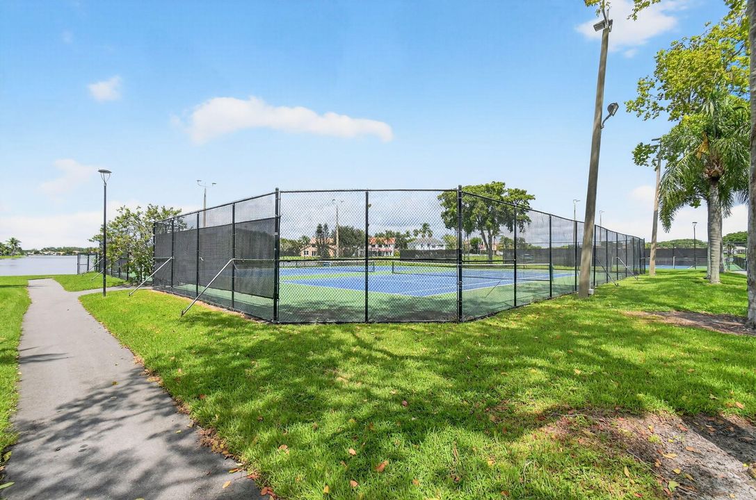 For Sale: $565,000 (4 beds, 2 baths, 2213 Square Feet)