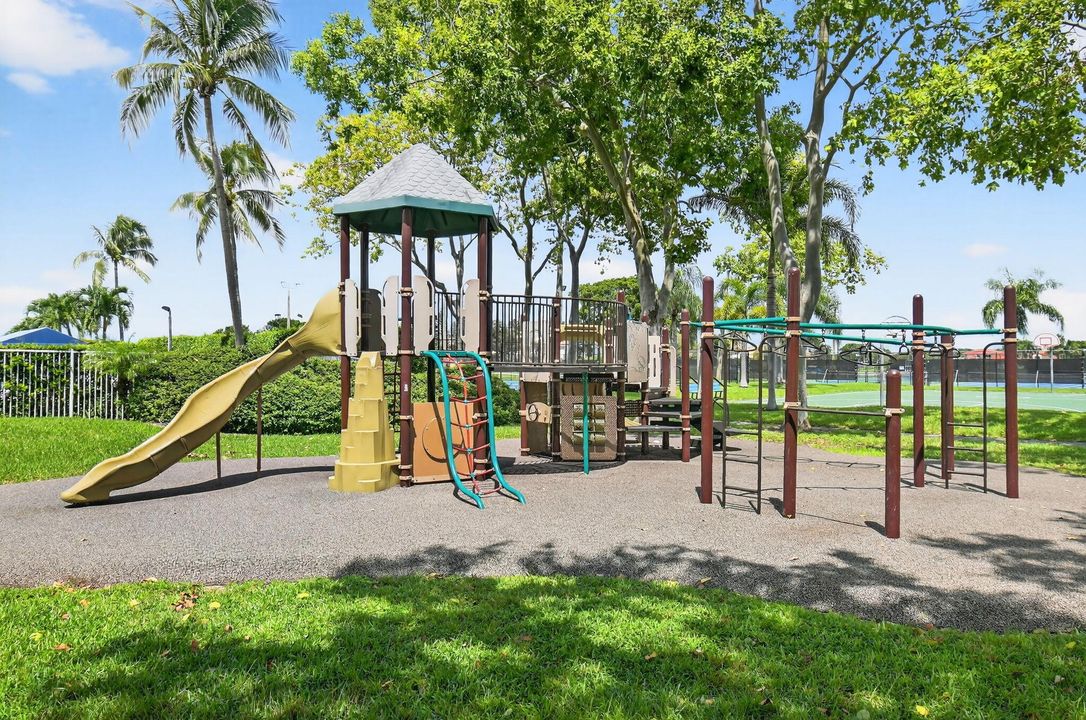 For Sale: $565,000 (4 beds, 2 baths, 2213 Square Feet)