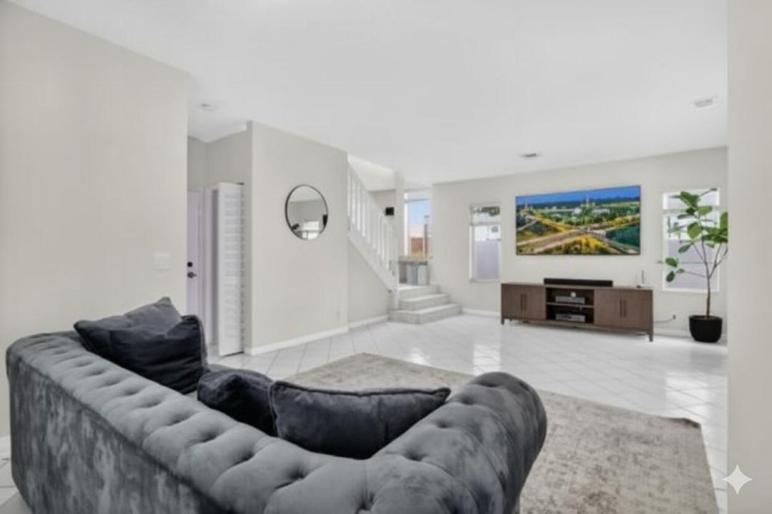 For Sale: $565,000 (4 beds, 2 baths, 2213 Square Feet)