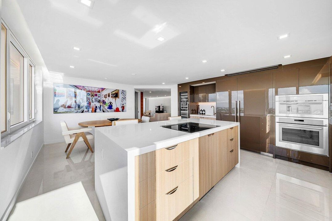 For Sale: $2,495,000 (2 beds, 2 baths, 1488 Square Feet)