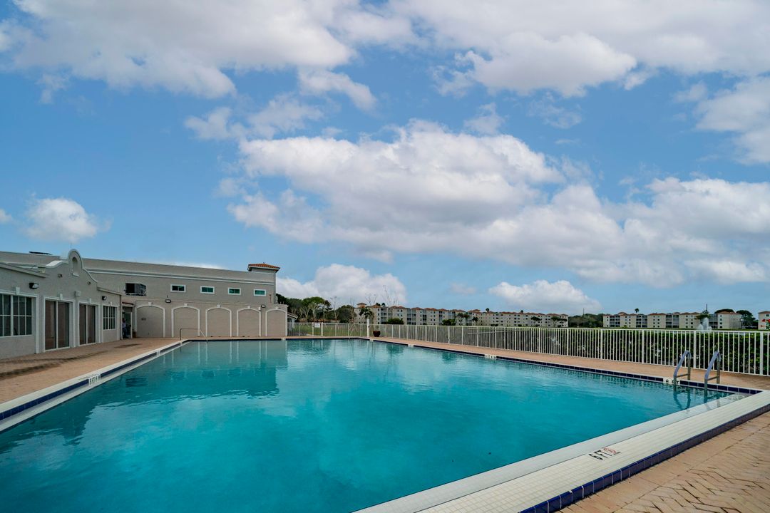 En Venta: $249,000 (2 camas, 2 baños, 1217 Pies cuadrados)