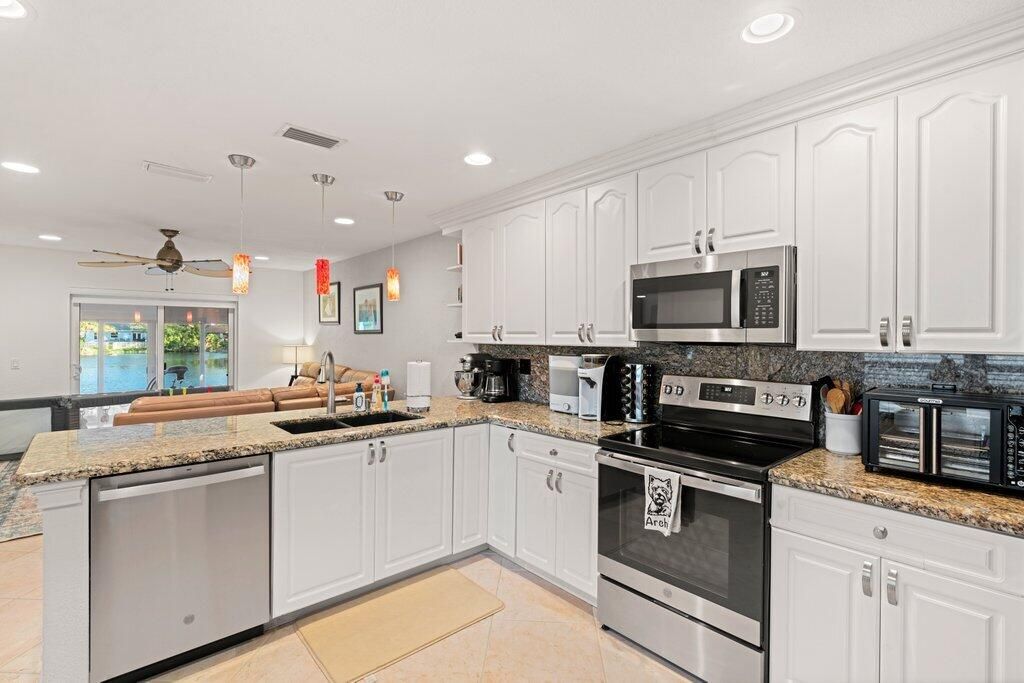 For Sale: $674,900 (3 beds, 2 baths, 2049 Square Feet)