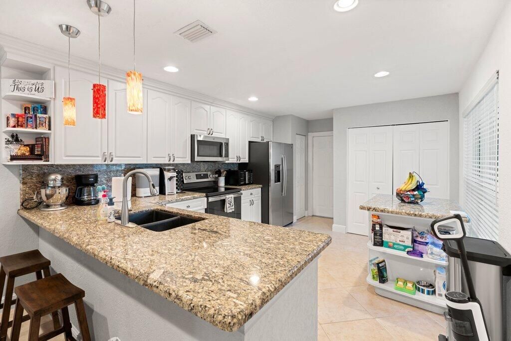 For Sale: $674,900 (3 beds, 2 baths, 2049 Square Feet)