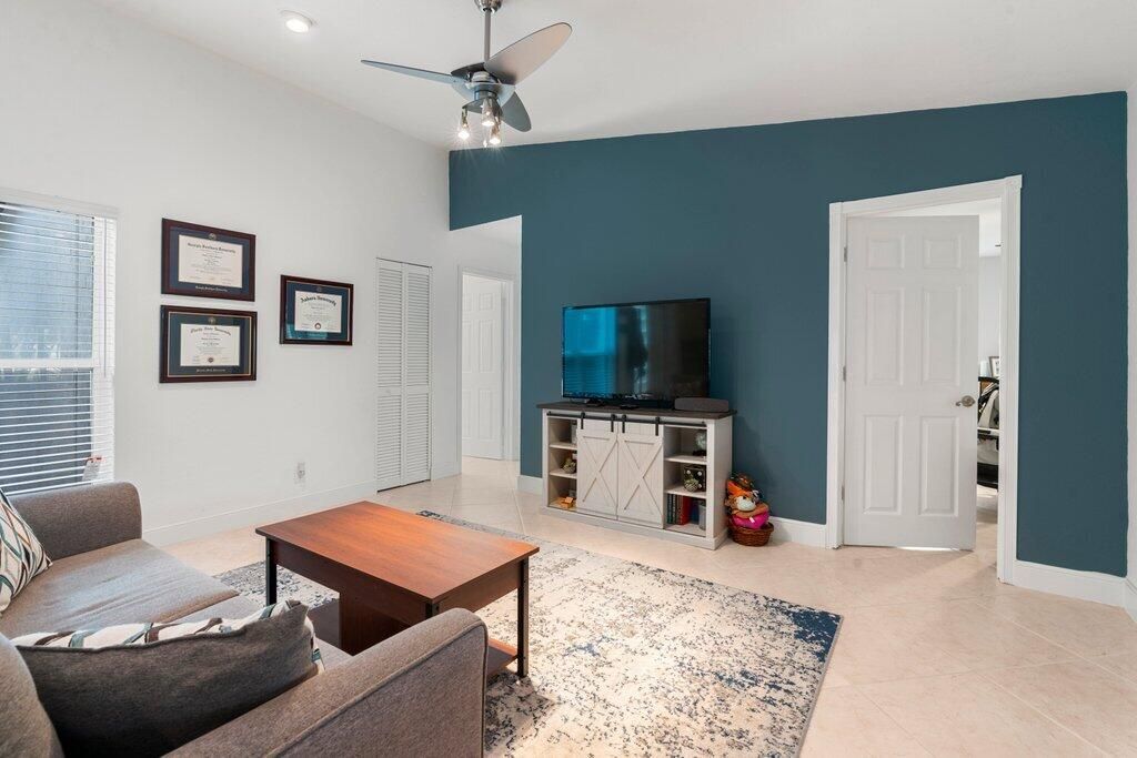 For Sale: $674,900 (3 beds, 2 baths, 2049 Square Feet)