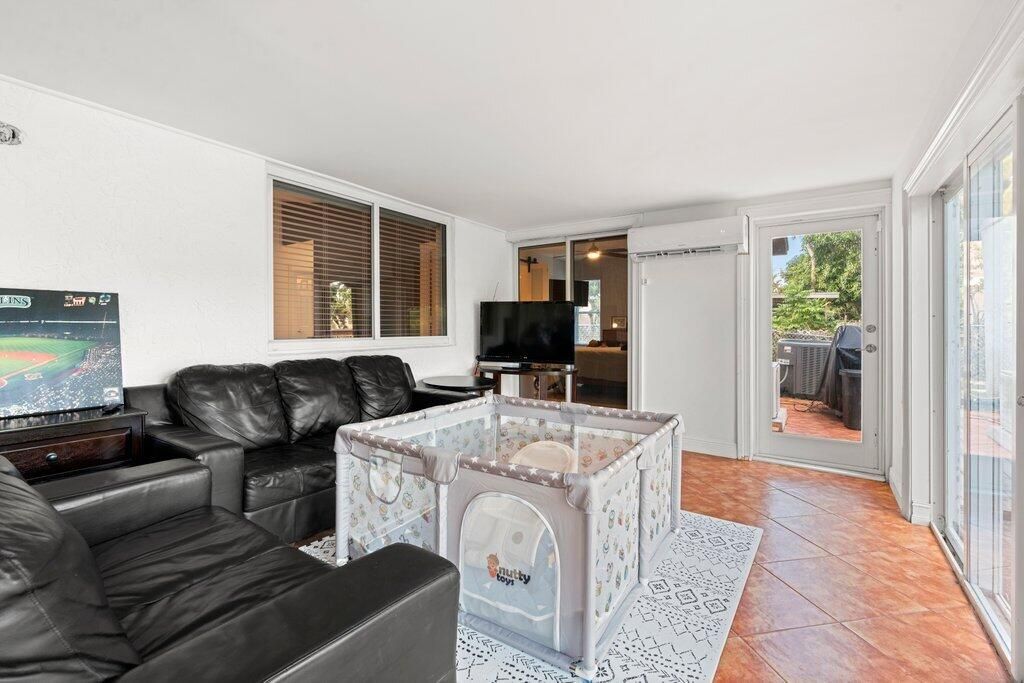 For Sale: $674,900 (3 beds, 2 baths, 2049 Square Feet)