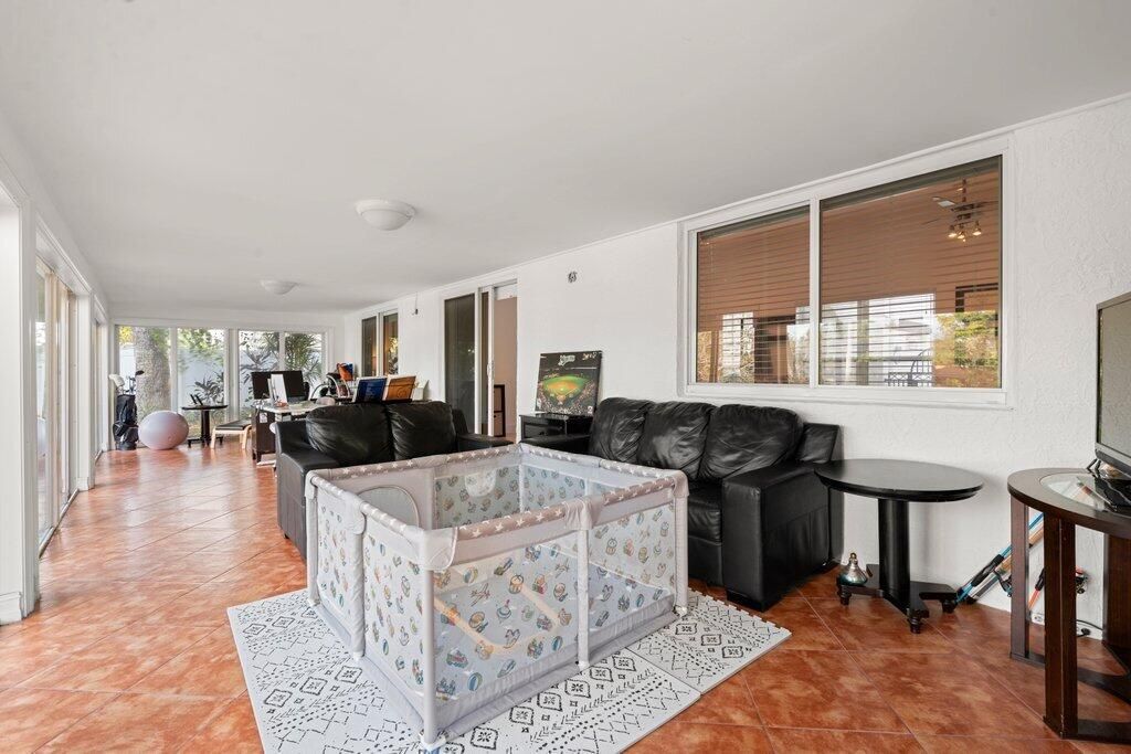 For Sale: $674,900 (3 beds, 2 baths, 2049 Square Feet)