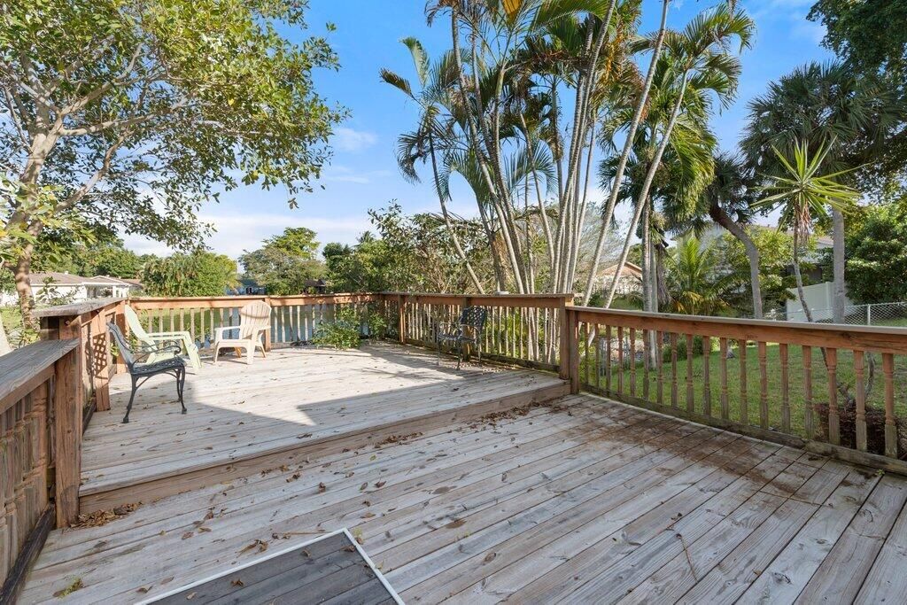 For Sale: $674,900 (3 beds, 2 baths, 2049 Square Feet)