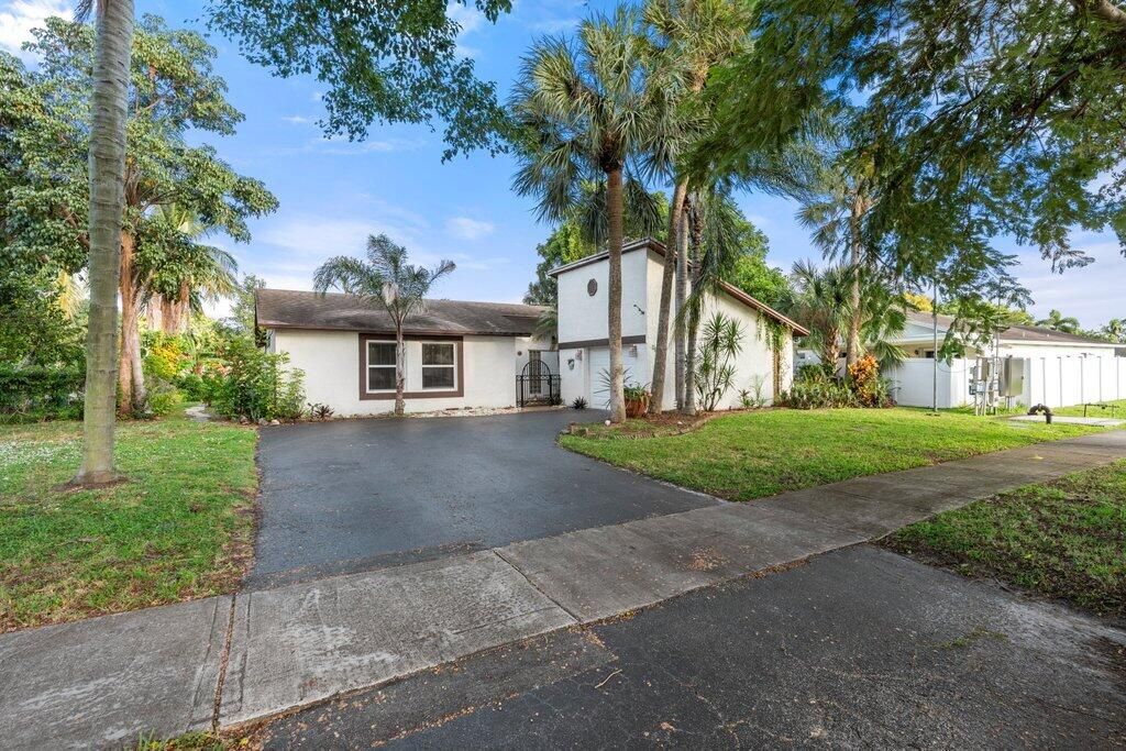 For Sale: $674,900 (3 beds, 2 baths, 2049 Square Feet)