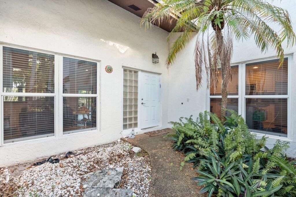 For Sale: $674,900 (3 beds, 2 baths, 2049 Square Feet)