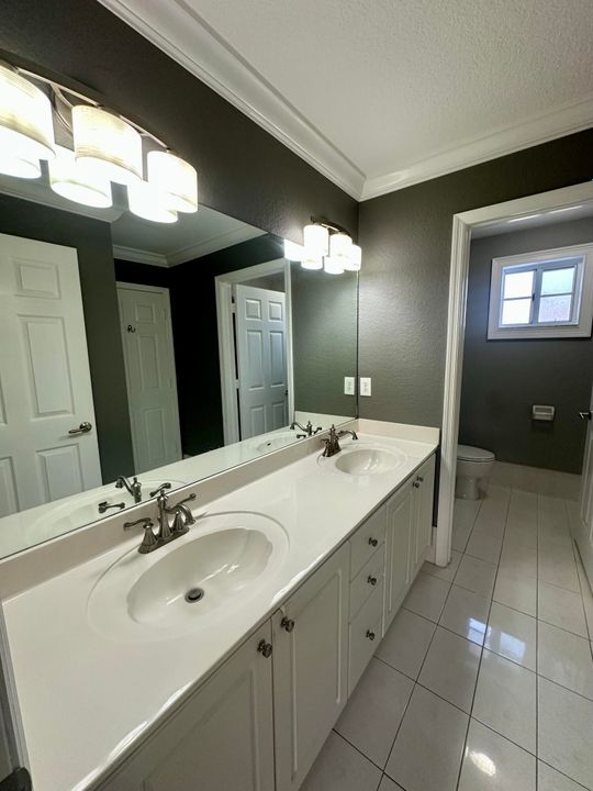 For Sale: $430,000 (3 beds, 2 baths, 1188 Square Feet)