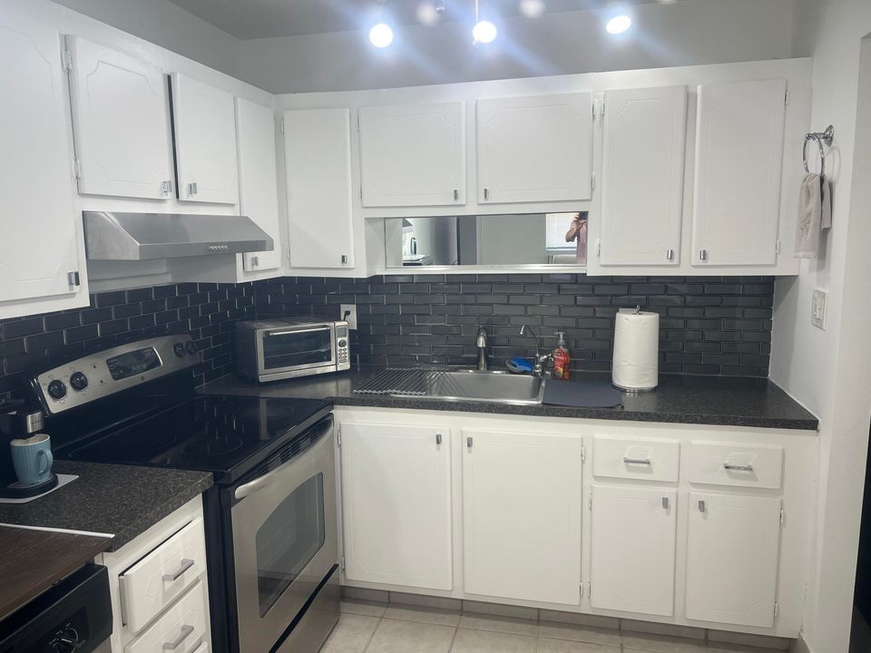 For Rent: $1,500 (1 beds, 1 baths, 720 Square Feet)