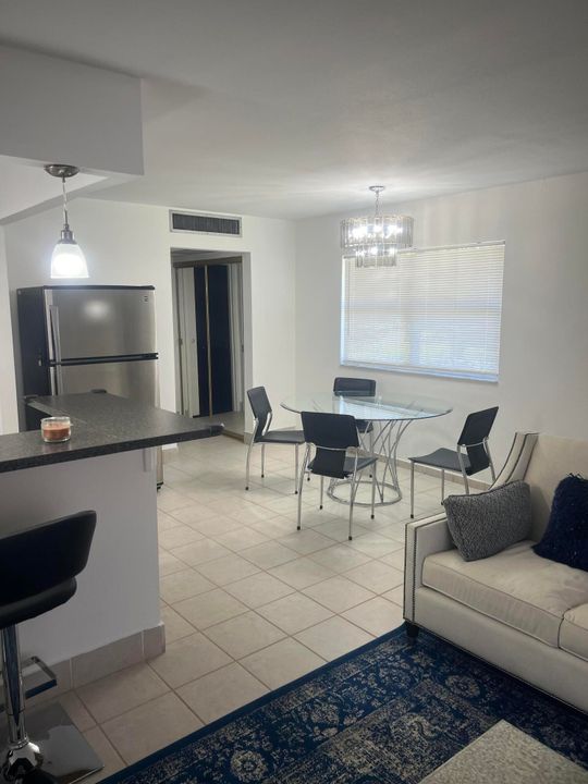 For Rent: $1,500 (1 beds, 1 baths, 720 Square Feet)