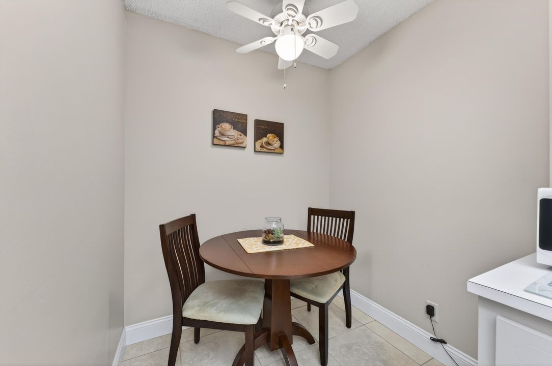 待售: $249,800 (2 贝兹, 1 浴室, 911 平方英尺)