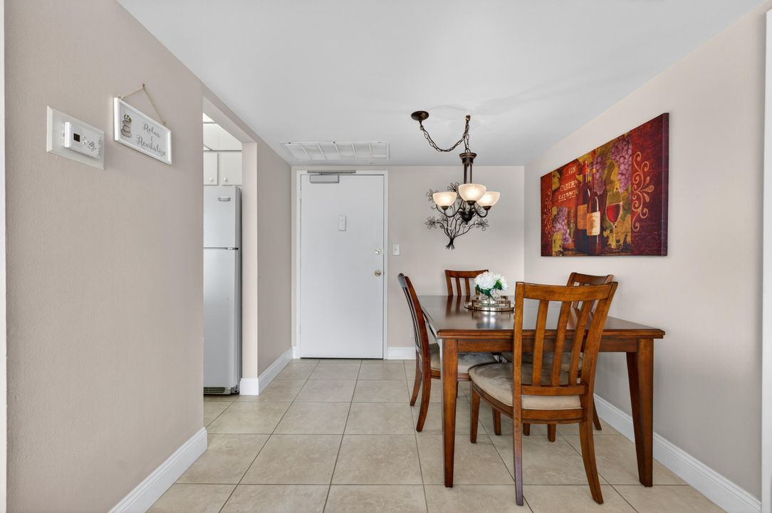 待售: $249,800 (2 贝兹, 1 浴室, 911 平方英尺)