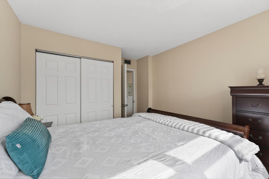 待售: $249,800 (2 贝兹, 1 浴室, 911 平方英尺)