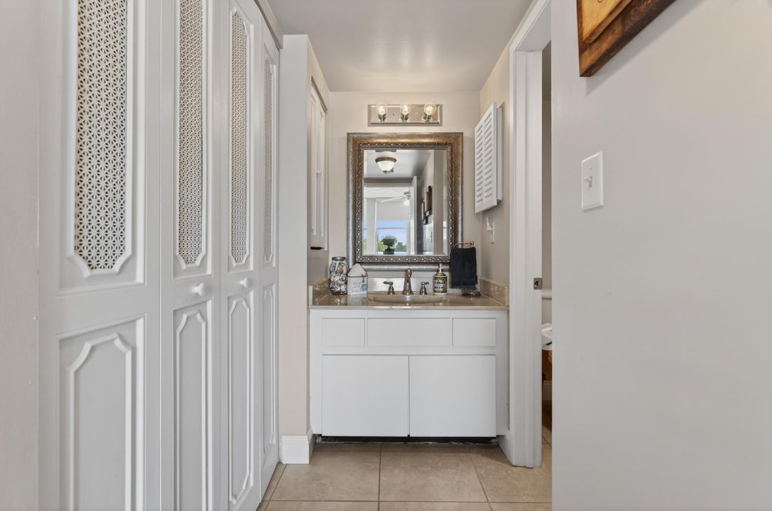 待售: $249,800 (2 贝兹, 1 浴室, 911 平方英尺)