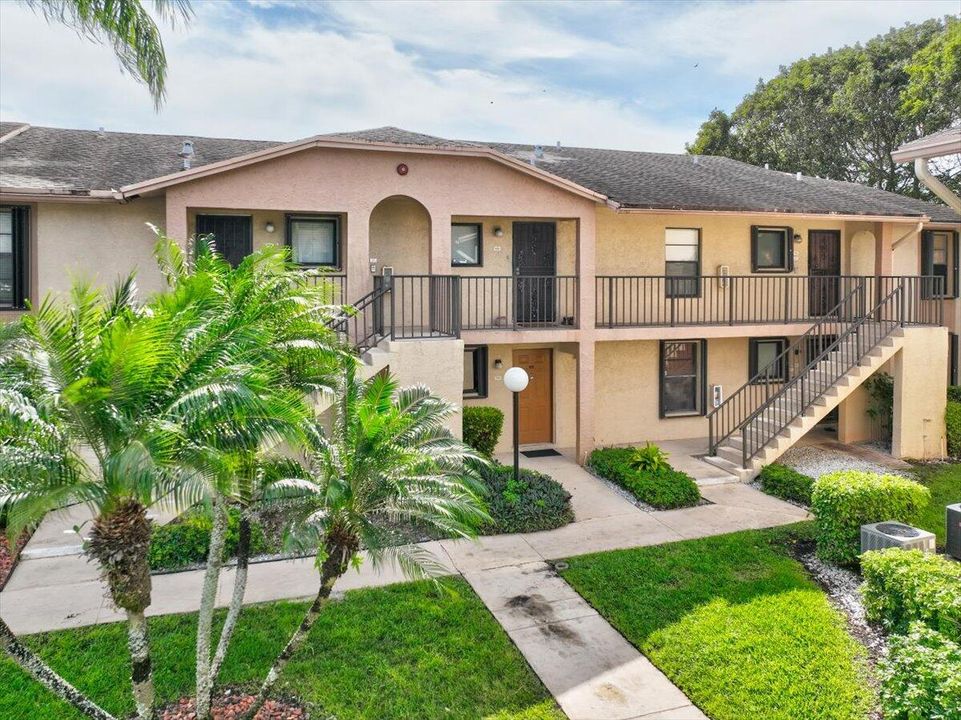 For Rent: $2,000 (2 beds, 2 baths, 900 Square Feet)