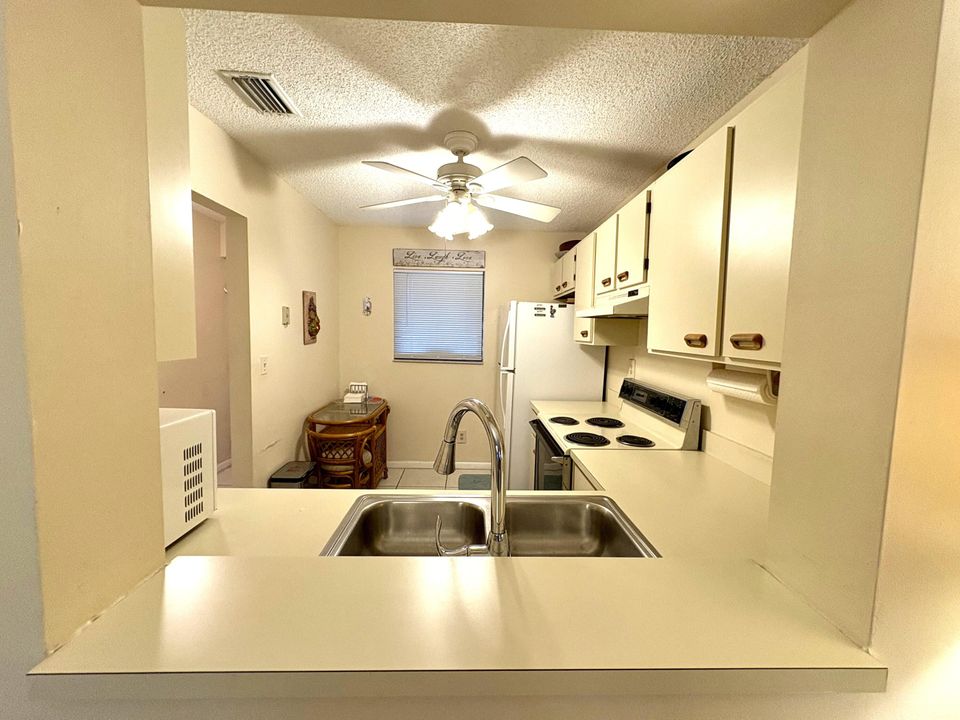 For Rent: $2,000 (2 beds, 2 baths, 900 Square Feet)