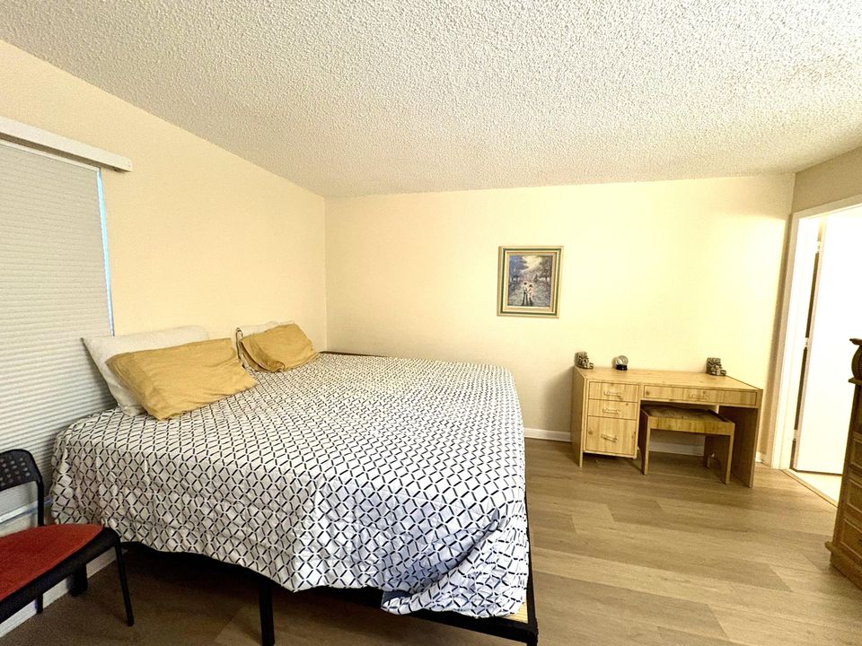 For Rent: $2,000 (2 beds, 2 baths, 900 Square Feet)