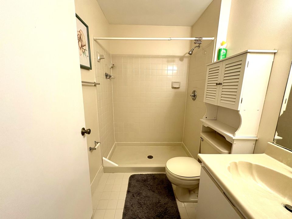 For Rent: $2,000 (2 beds, 2 baths, 900 Square Feet)