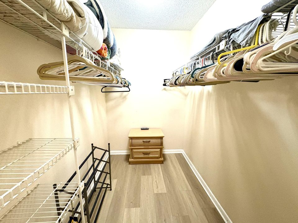 For Rent: $2,000 (2 beds, 2 baths, 900 Square Feet)