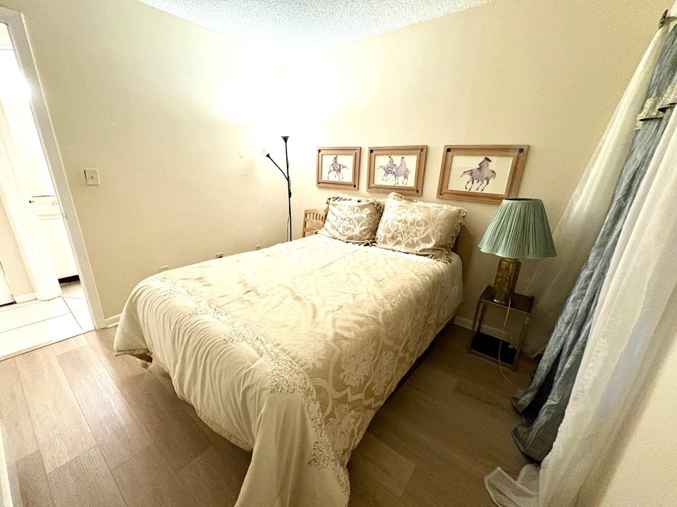 For Rent: $2,000 (2 beds, 2 baths, 900 Square Feet)