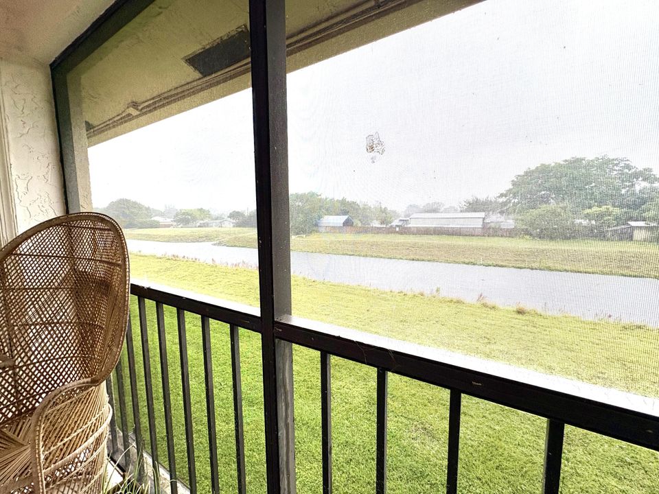 For Rent: $2,000 (2 beds, 2 baths, 900 Square Feet)