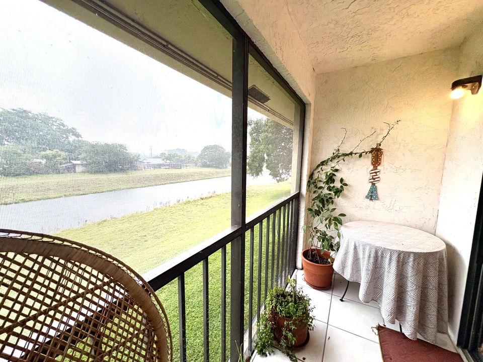 For Rent: $2,000 (2 beds, 2 baths, 900 Square Feet)