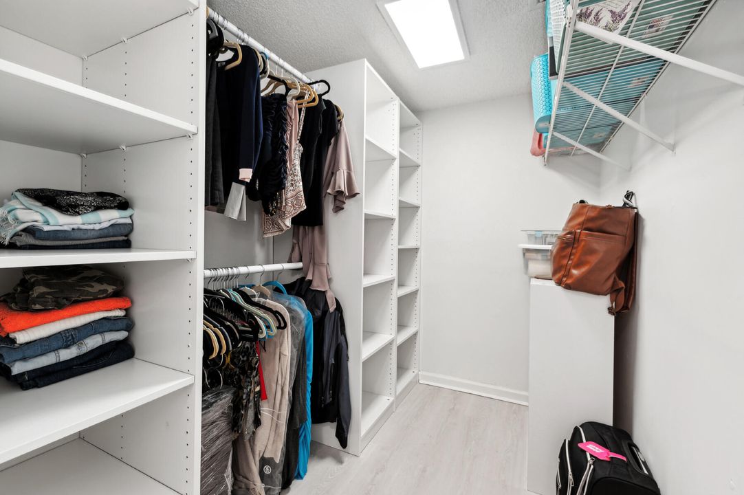 For Sale: $285,000 (2 beds, 2 baths, 1335 Square Feet)