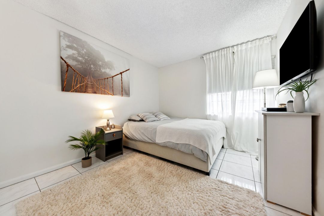 For Sale: $285,000 (2 beds, 2 baths, 1335 Square Feet)