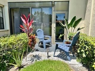 For Sale: $285,000 (2 beds, 2 baths, 1335 Square Feet)