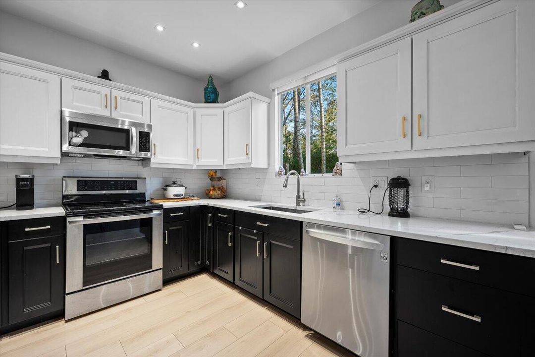 For Sale: $470,000 (3 beds, 2 baths, 1573 Square Feet)