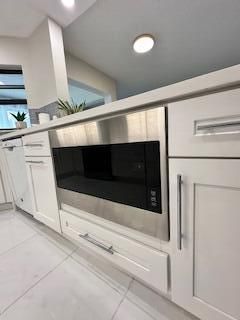 For Sale: $285,000 (2 beds, 2 baths, 1335 Square Feet)