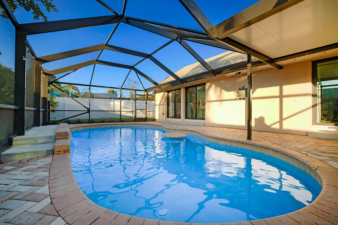 For Sale: $639,900 (3 beds, 2 baths, 1718 Square Feet)