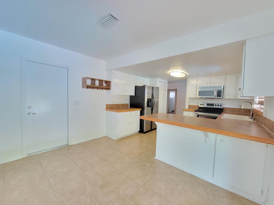 For Rent: $3,000 (3 beds, 2 baths, 1438 Square Feet)