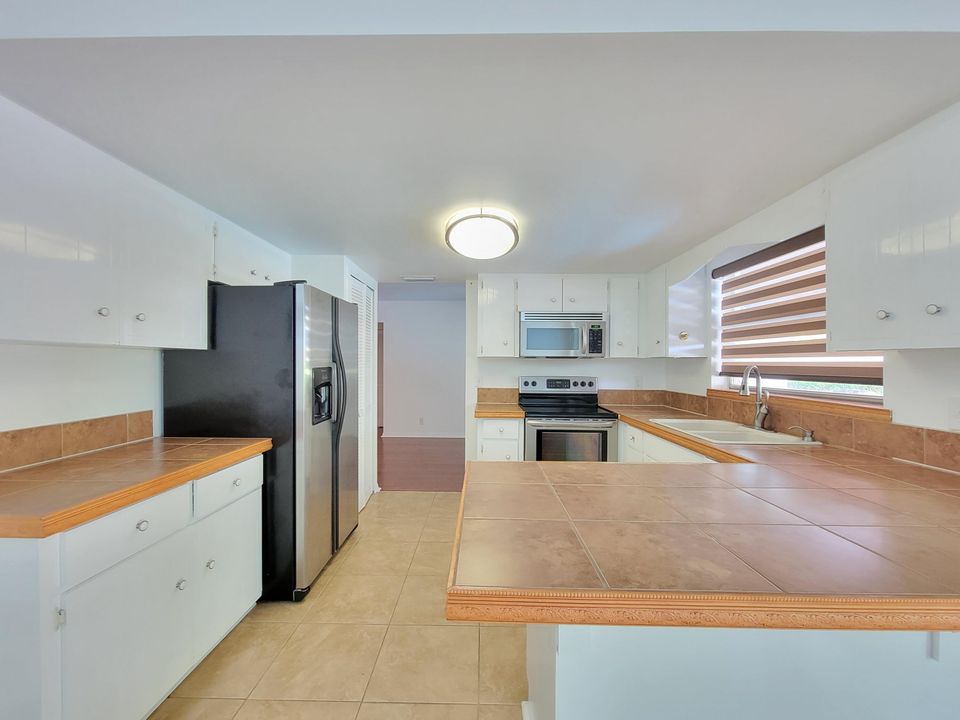 For Rent: $3,000 (3 beds, 2 baths, 1438 Square Feet)