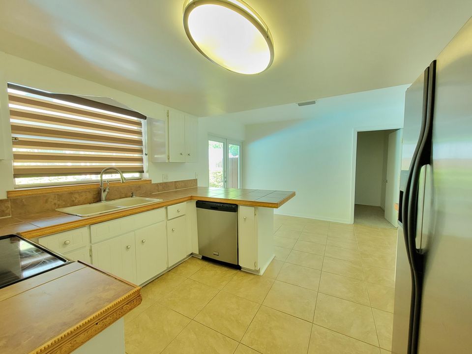 For Rent: $3,000 (3 beds, 2 baths, 1438 Square Feet)