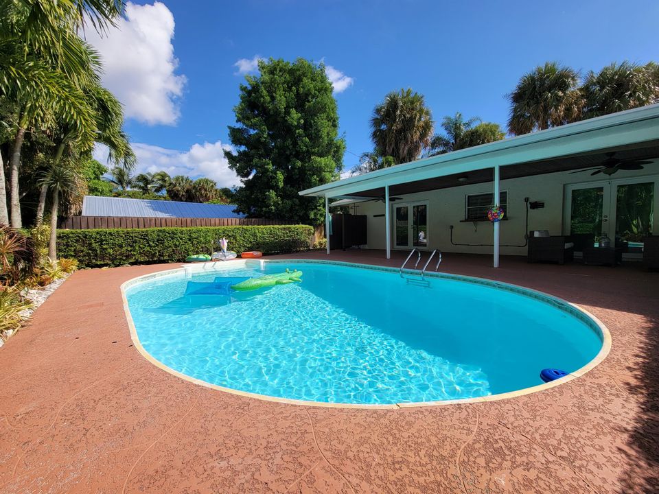 For Rent: $3,000 (3 beds, 2 baths, 1438 Square Feet)